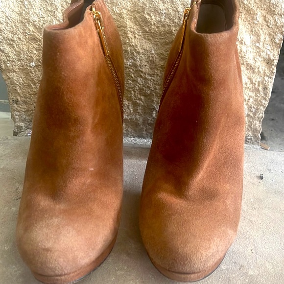 Leather suede, Michael Kors, ankle-length, booties. Size 6.5. High heel. - Picture 3 of 5